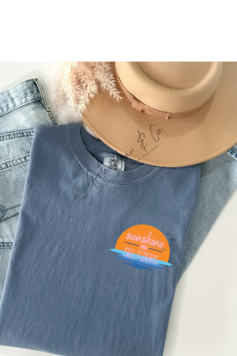 Sunshine & Seltzers Tee Greta Bean & Co.